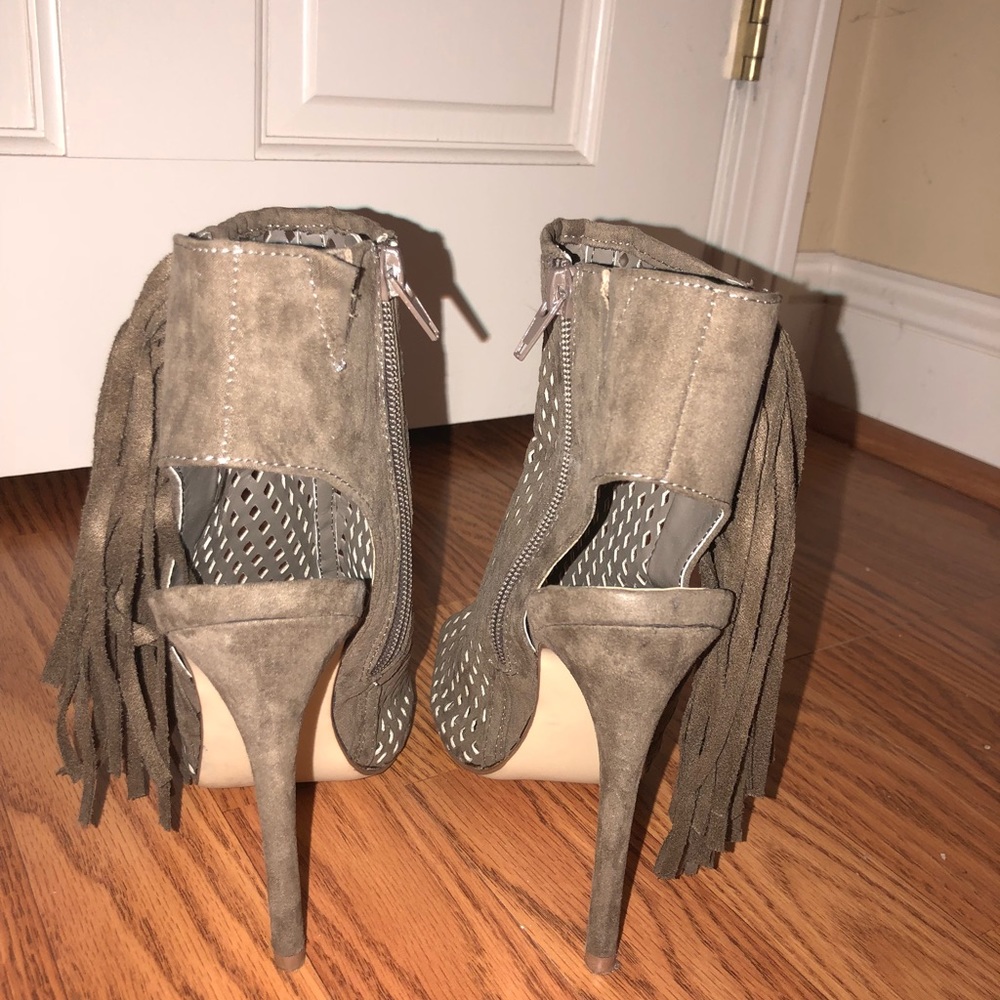 Heels - Picture 3 of 3